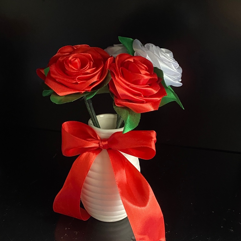 Elegant Red and White Floral Arrangement with Vase